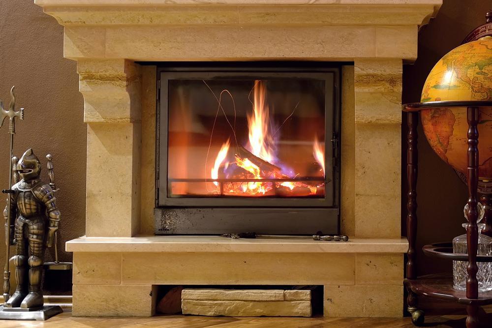 Foyer encastré en salle de montre, vente de foyers pour tous types de cheminée chez RA-MO-NET sur la Rive-Sud de Québec